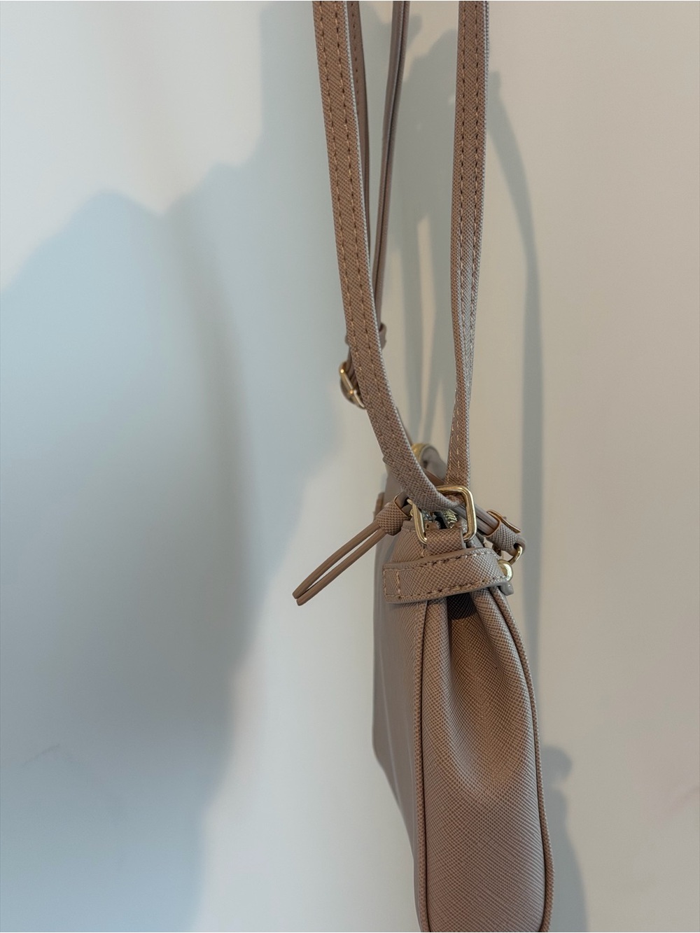 Bugatti Taupe Crossbody with Gold Hardware - Picture 4 of 6